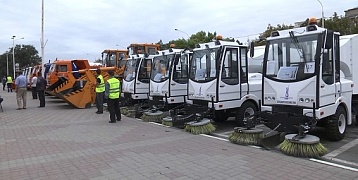 В Новочеркасск прибыла партия новой коммунальной техники