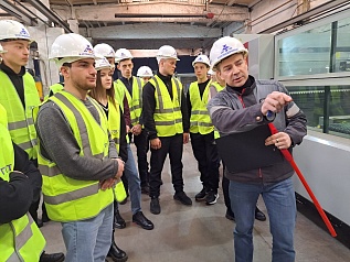 Как изготавливают детали для коммунальной техники, как её проектируют и кто этим занимается, учащиеся Звериноголовской средней школы увидели своими глазами.