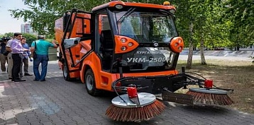 В Челябинске для уборки тротуаров и общественных пространств закупили современную технику