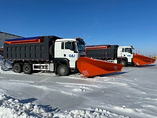Начинаем этот год и первую рабочую неделю с отгрузки оборудования для зимнего содержания дорог на базе самосвала HOWO в Казахстан!