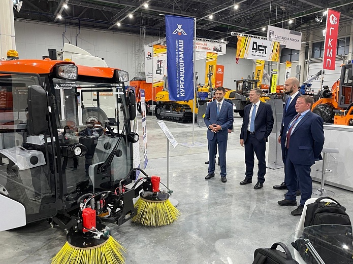 АО ""Кургандормаш" представил свою технику на Международной выставке "Дорога 2022"